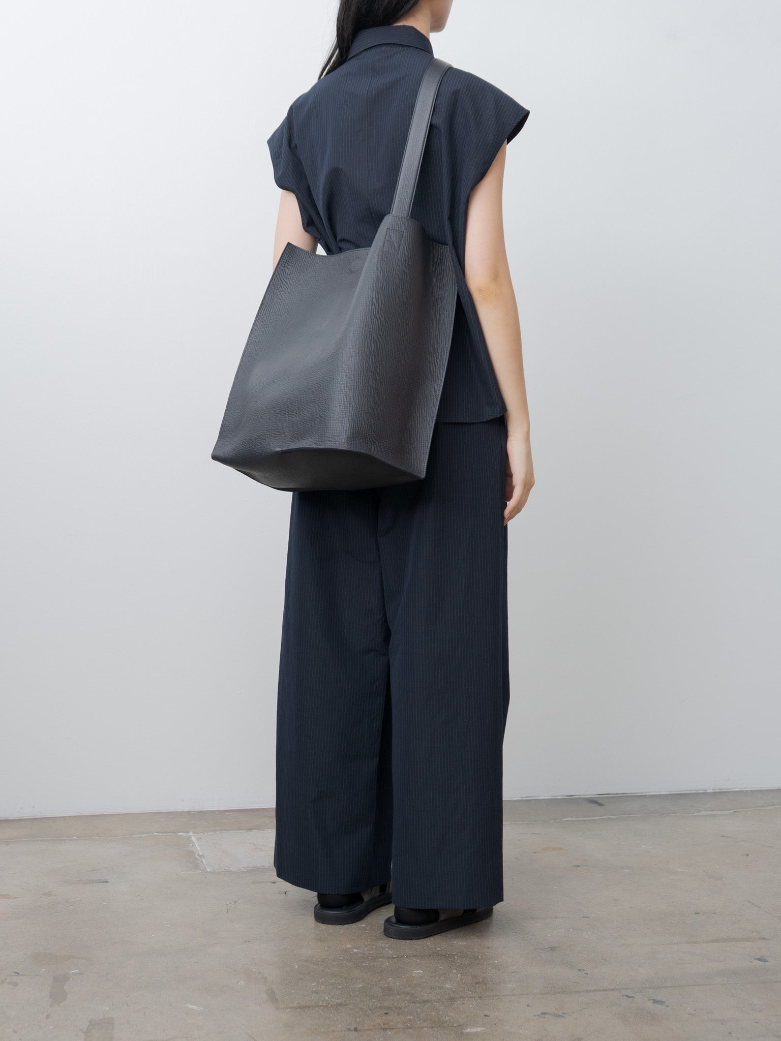 Silk Linen Shantung Two Tucked Pants - Navy x Pinstripe - 4