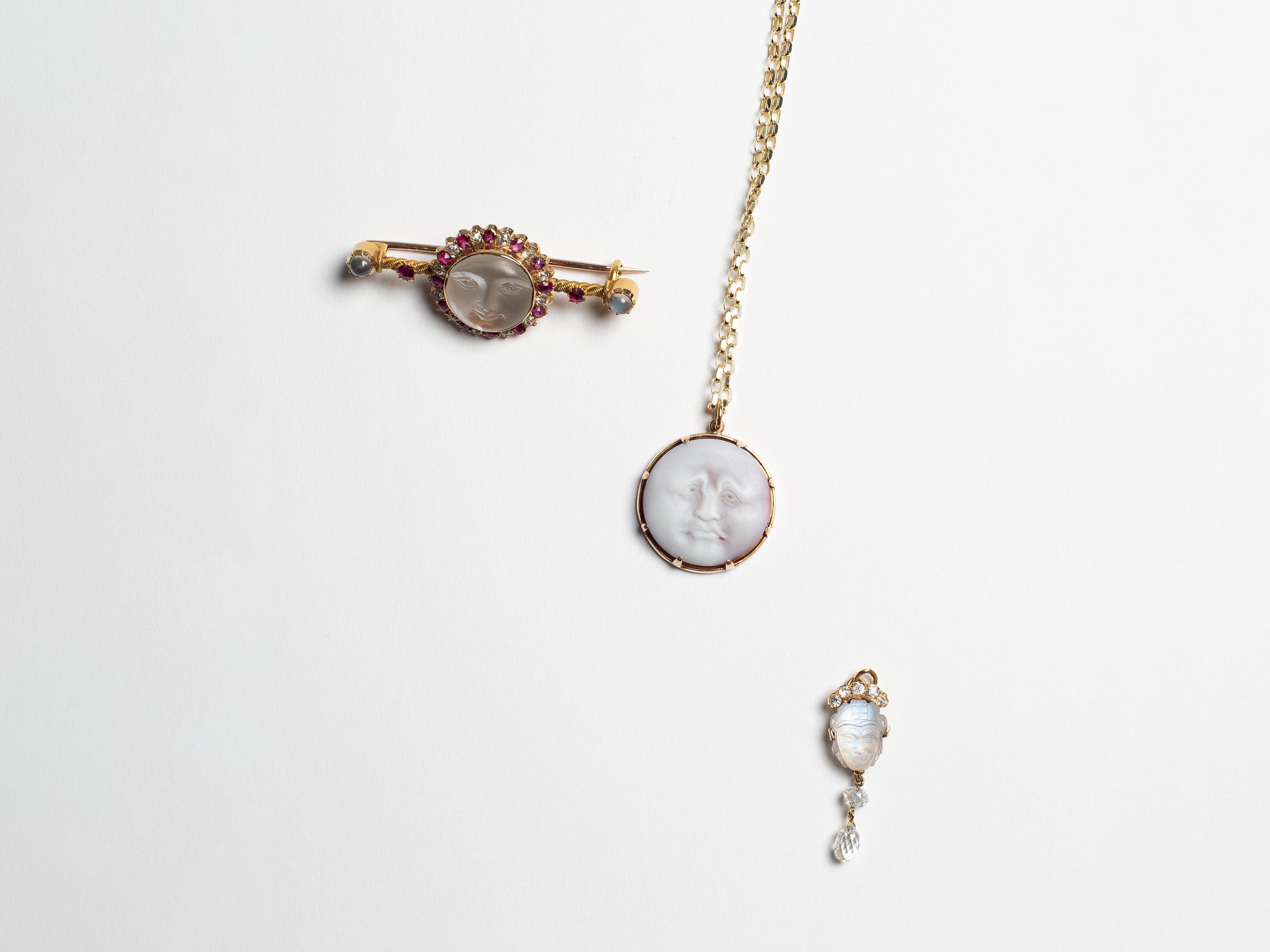 MOON PENDANT IN 9kt GOLD - 3