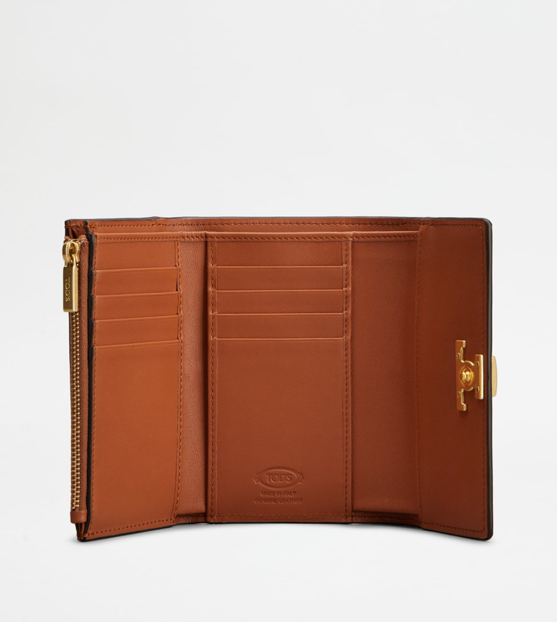 Tod's T TIMELESS WALLET IN LEATHER - BROWN outlook