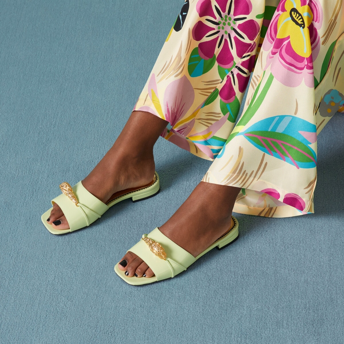 Women's slide sandal with hardware - 3