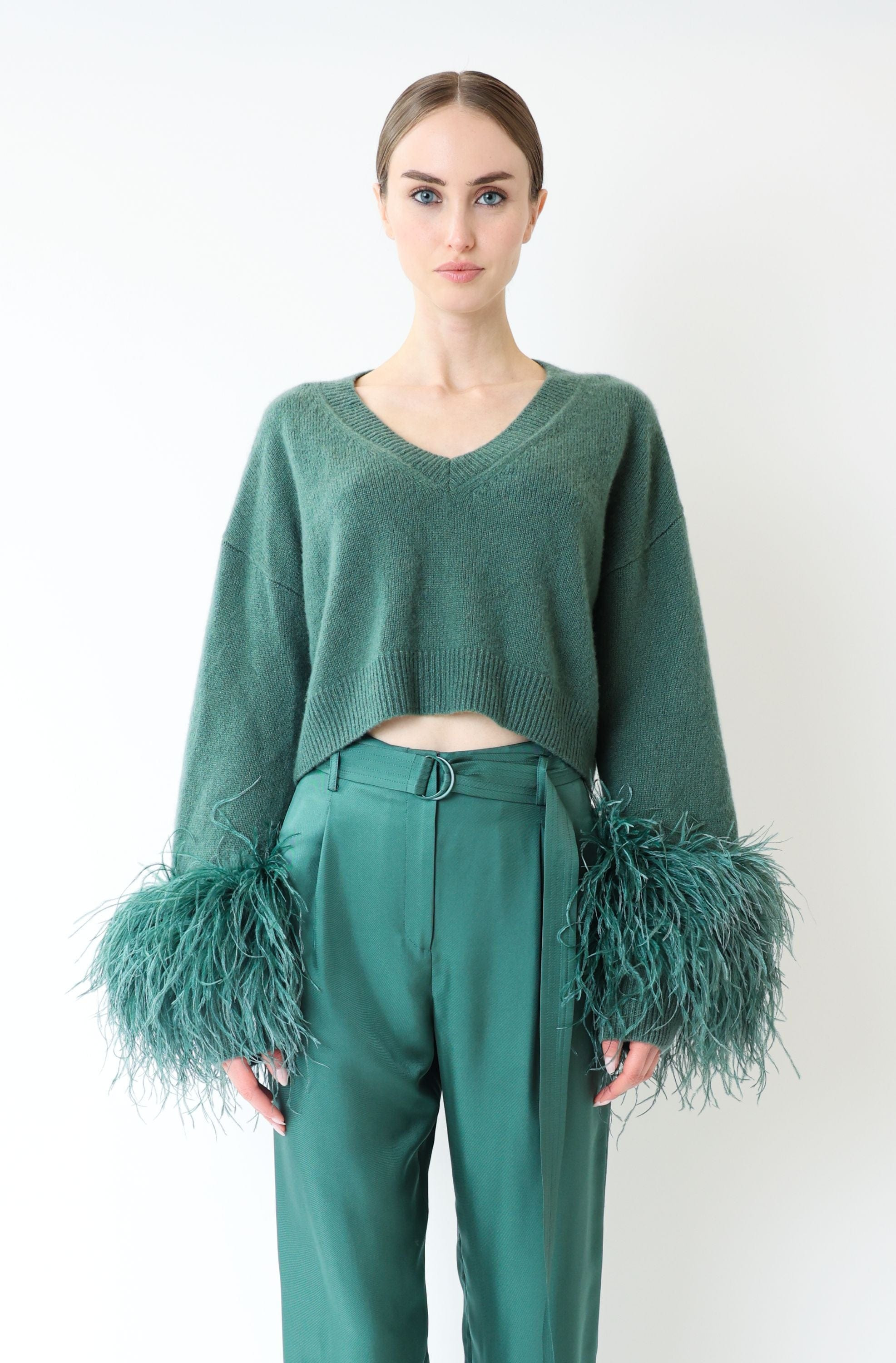 Cashmere Cropped V Neck Sweater With Feathers - 2