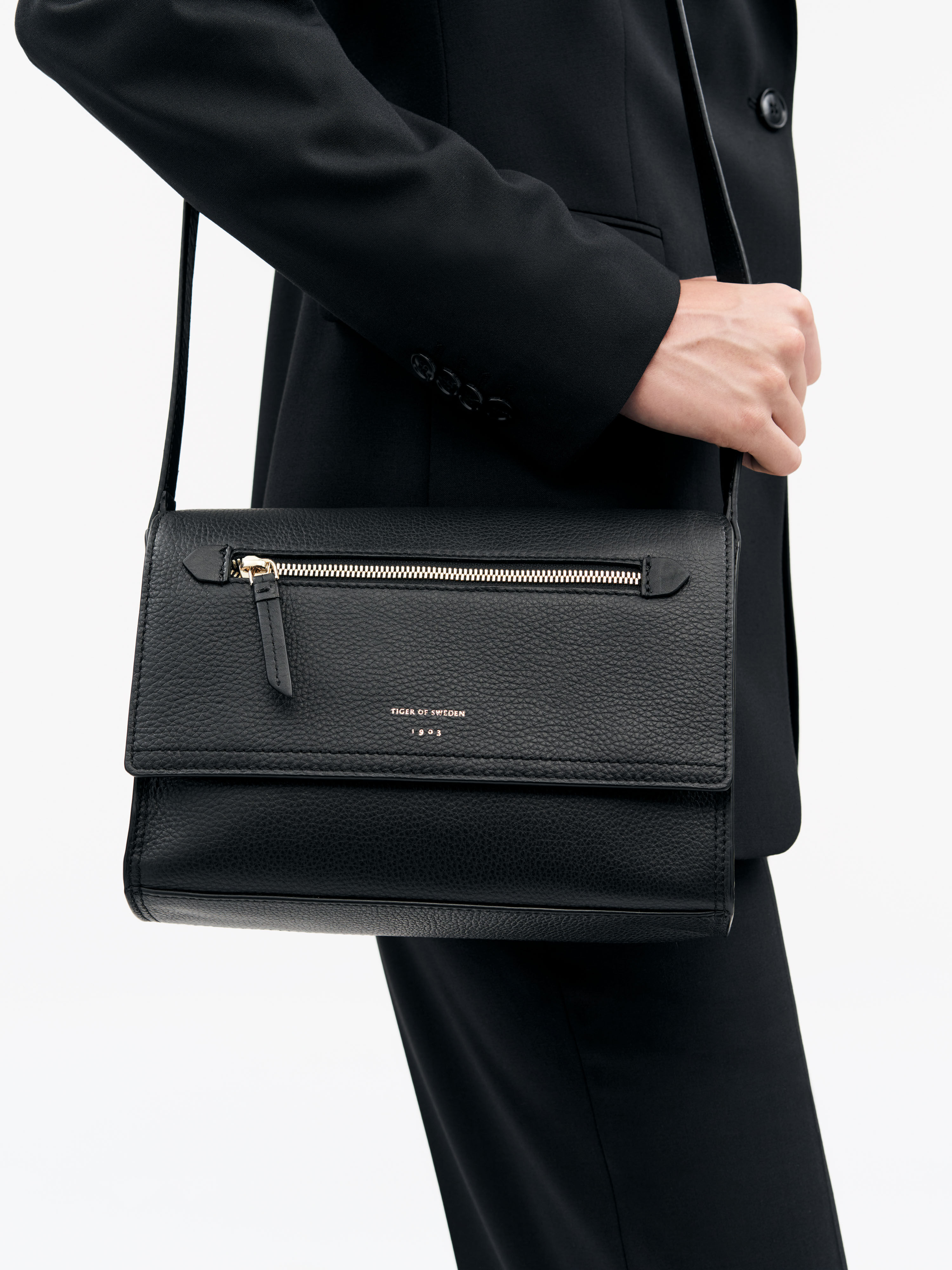 Caprisia Crossbody Leather Bag - 5