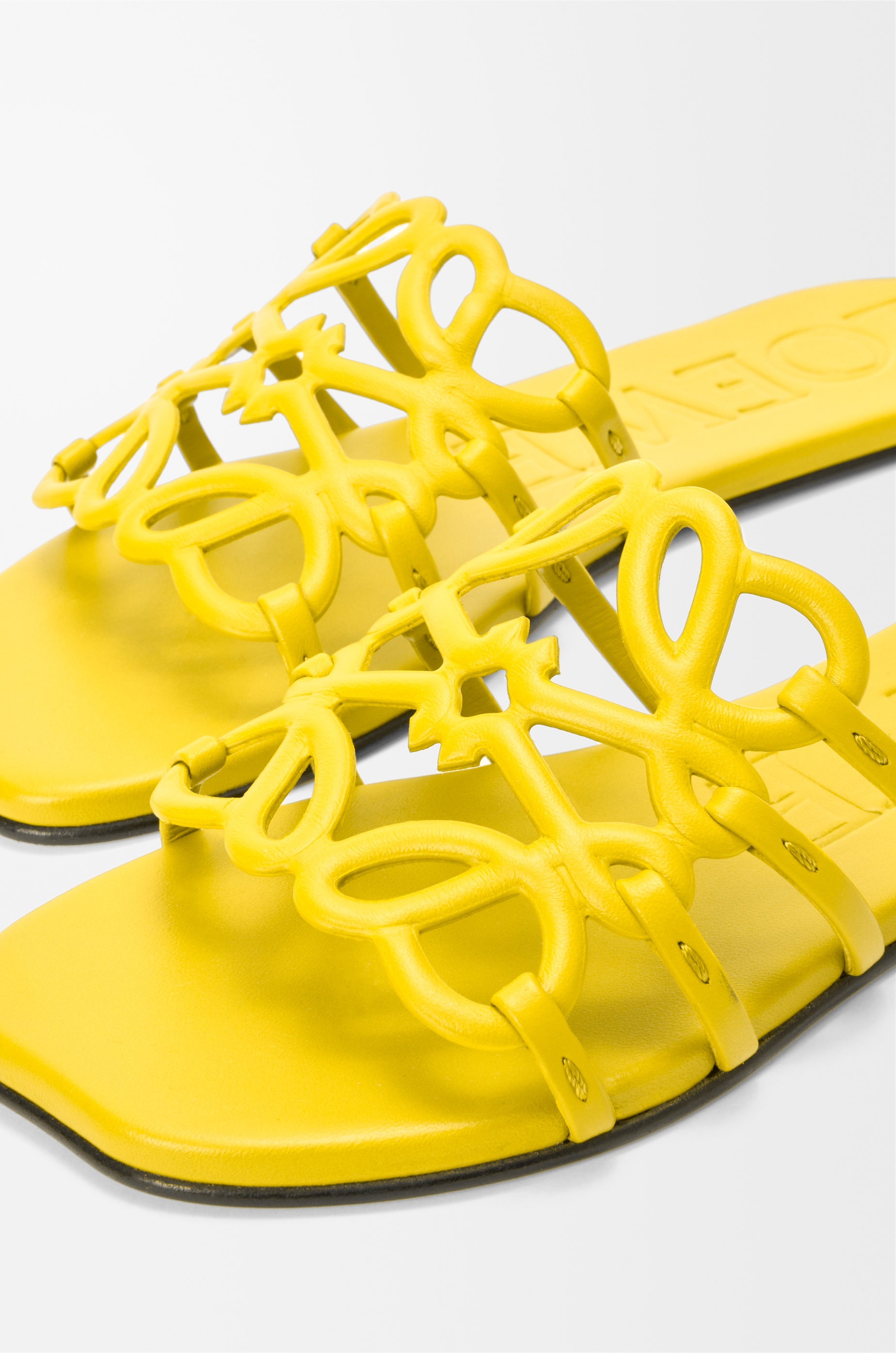 Petal Anagram slide in soft calfskin - 5