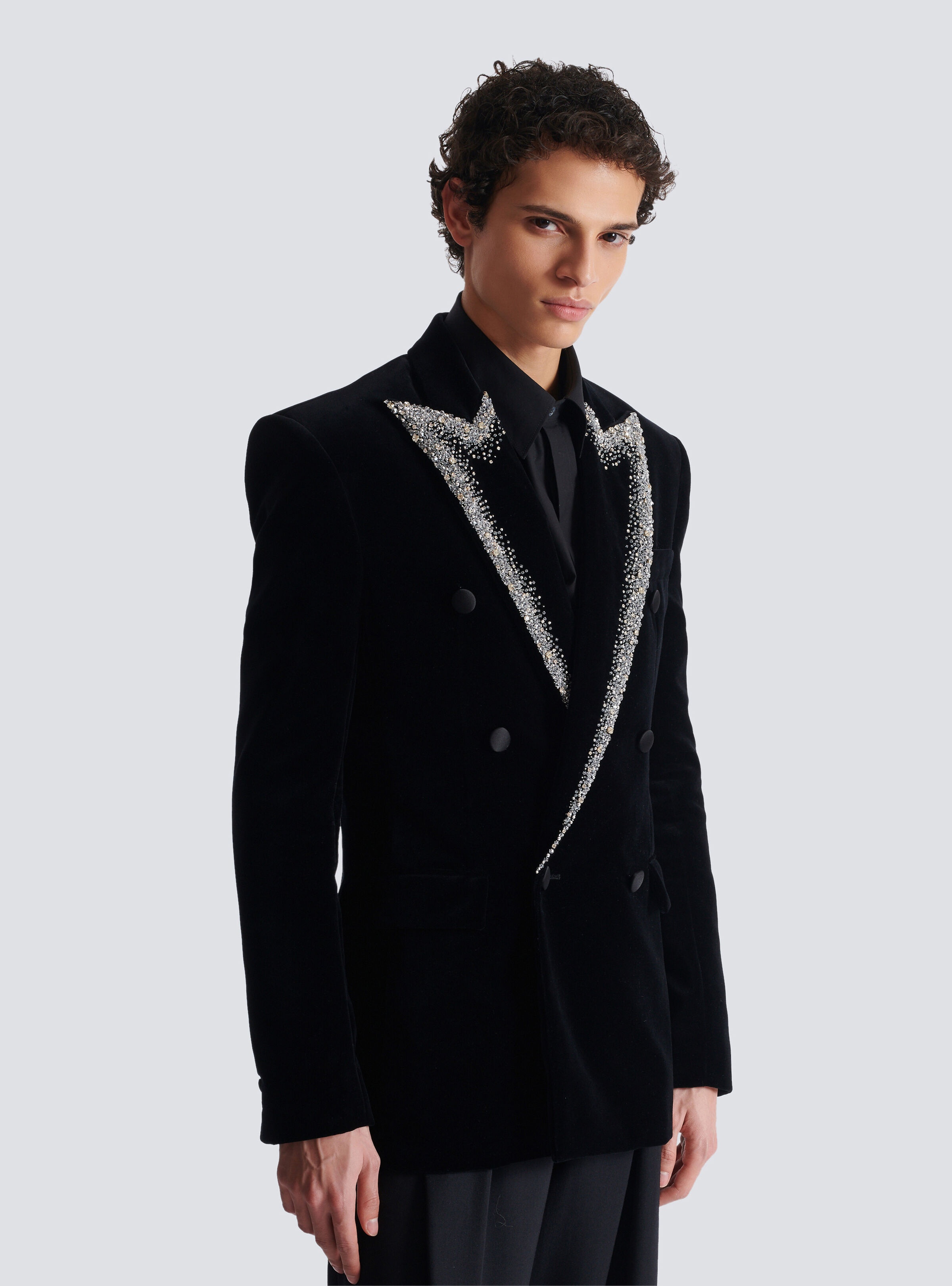 Velvet jacket with embroidered collar - 6