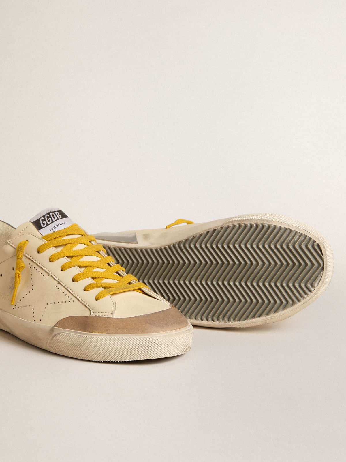Super-Star in leather with perforated star and gray suede heel tab - 3