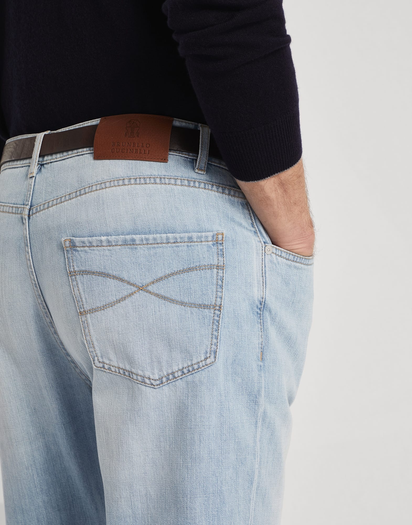 Lightweight denim leisure fit five-pocket trousers - 3