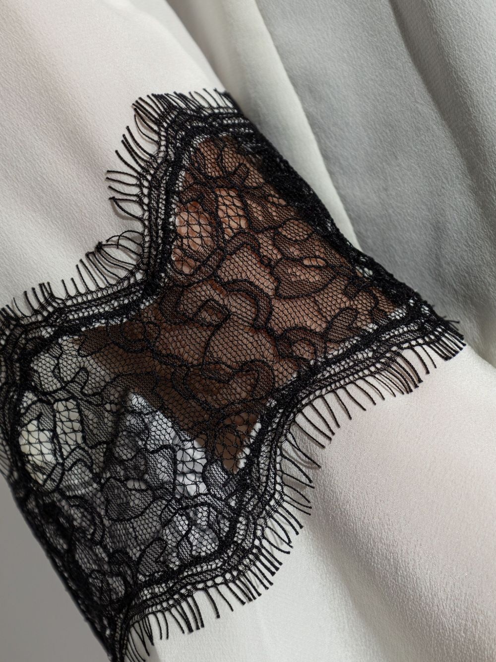 lace-trimmed blouse - 5