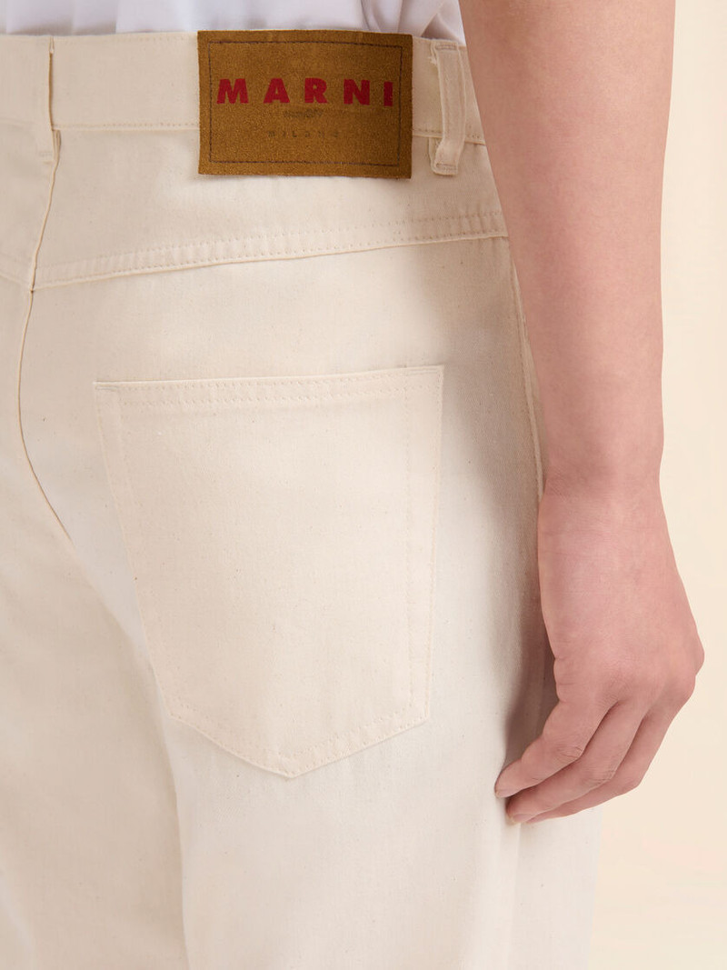 CREAM DENIM WIDE-LEG JEANS WITH TRUNKAROO PLAQUE 4