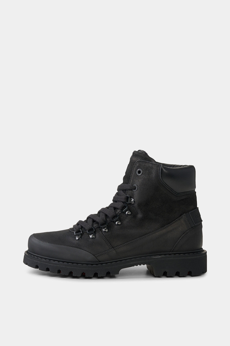 Mid Boots Helsinki with spikes in Black 1