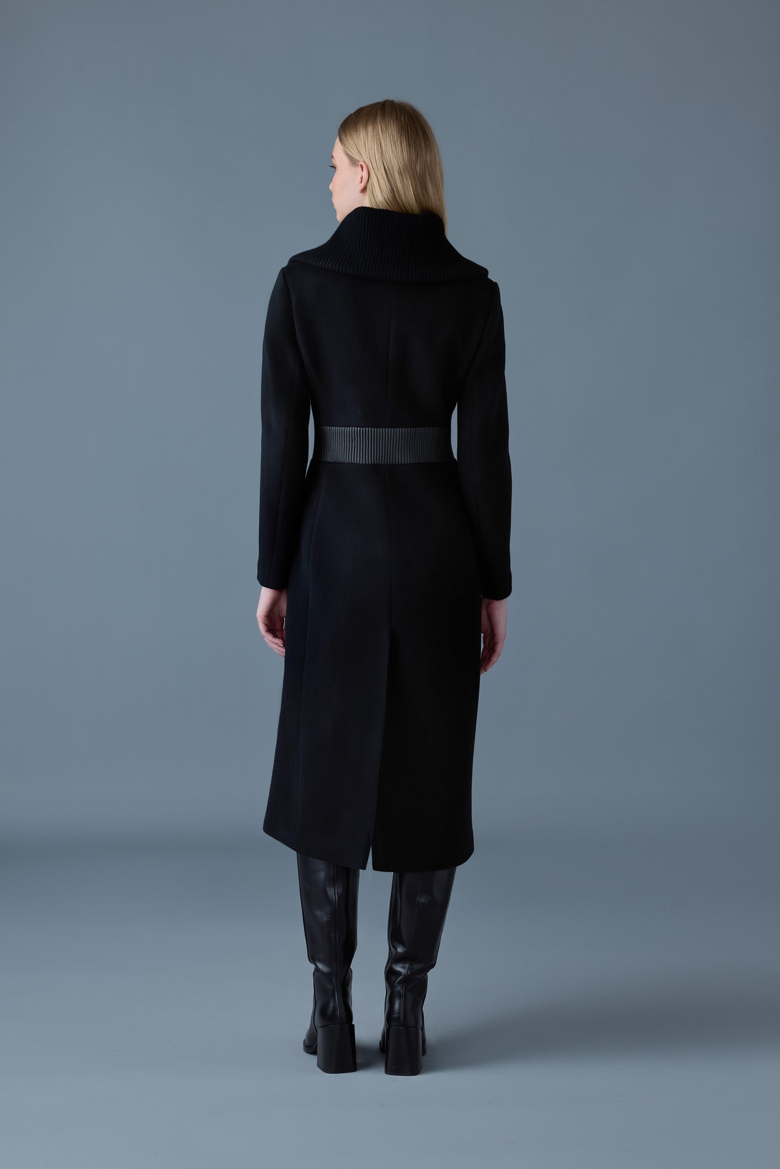 CLARICE Double-face wool coat with smocked detailing - 4
