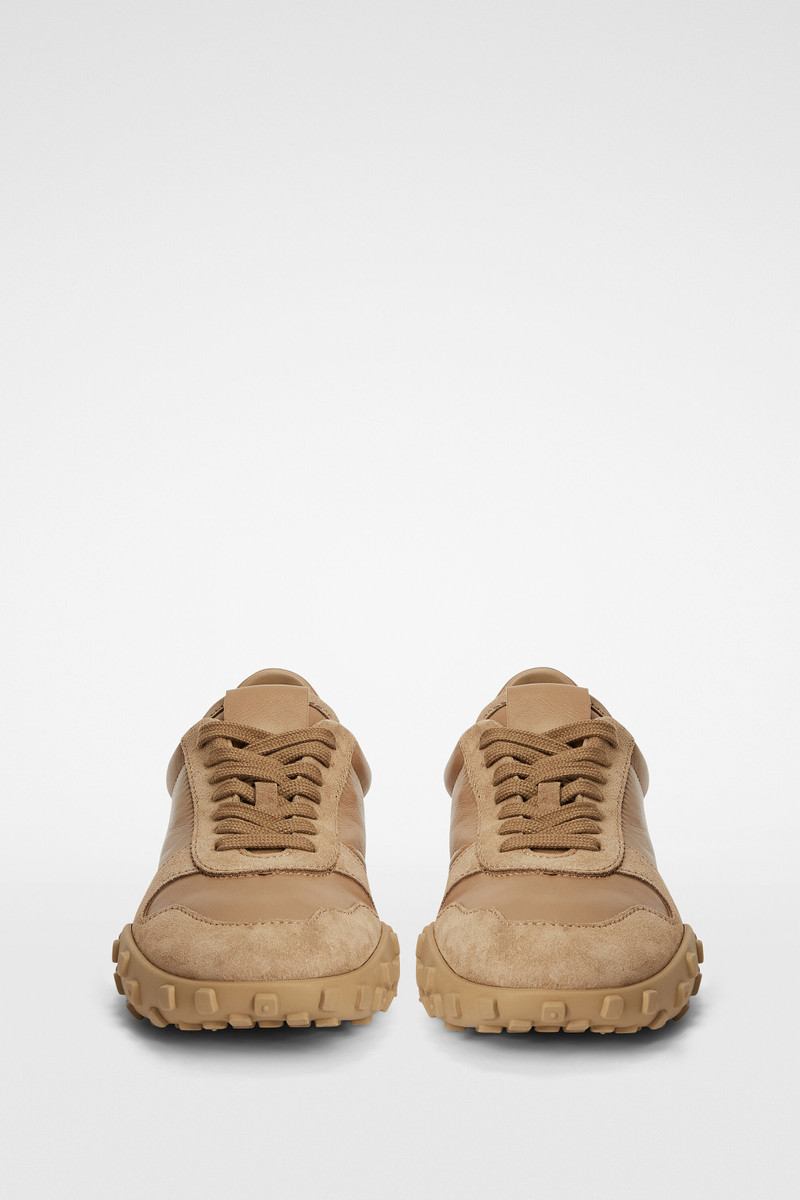 Moon Sneaker 5