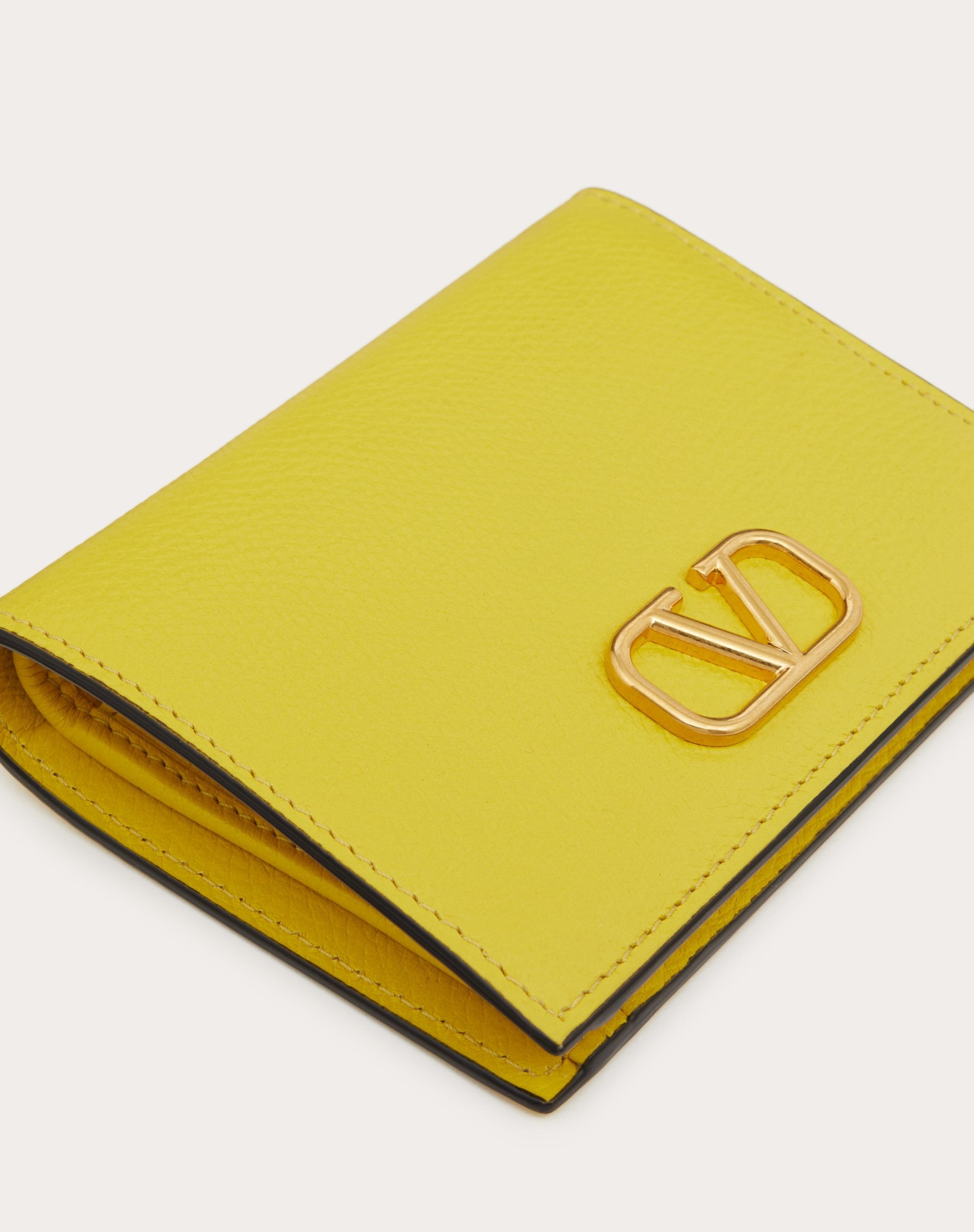 COMPACT VLOGO SIGNATURE GRAINY CALFSKIN WALLET - 2