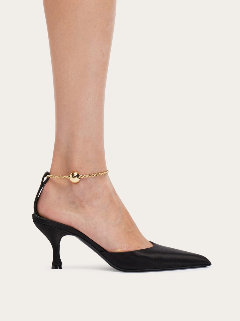 Pump shoe with ankle chain 3