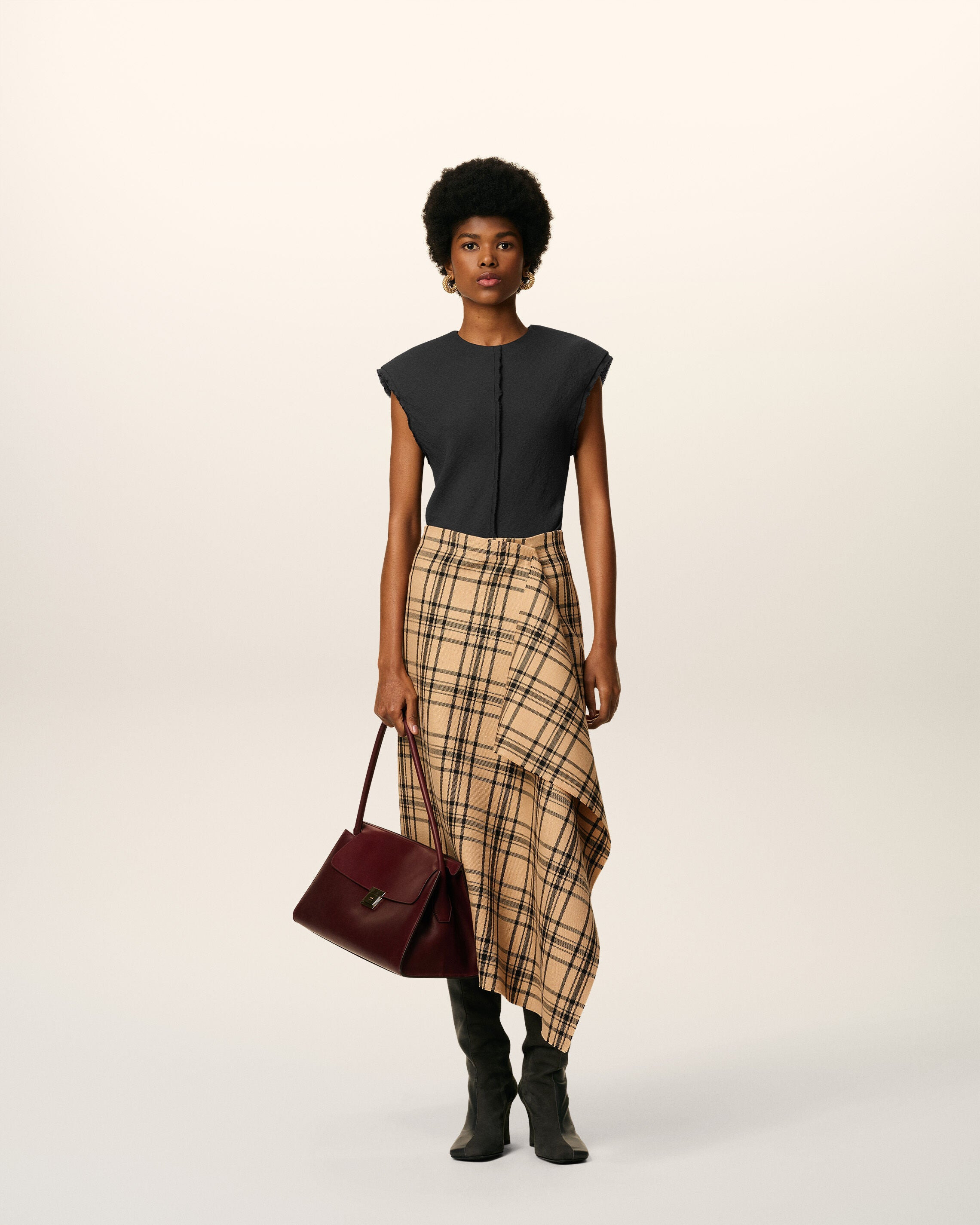 BLACK SLEEVELESS RAW EDGE DETAILS TOP - 2