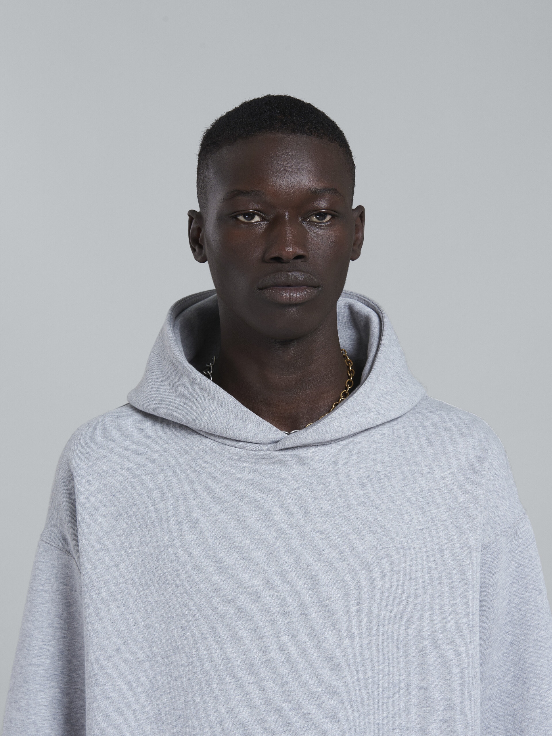 LIGHT GREY HOODIE WITH CONTRAST SLEEVES - 4
