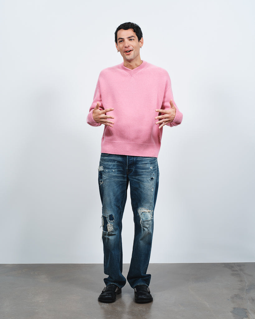V-NECK CASHMERE JUMPER IN BUBBLEGUM - 5