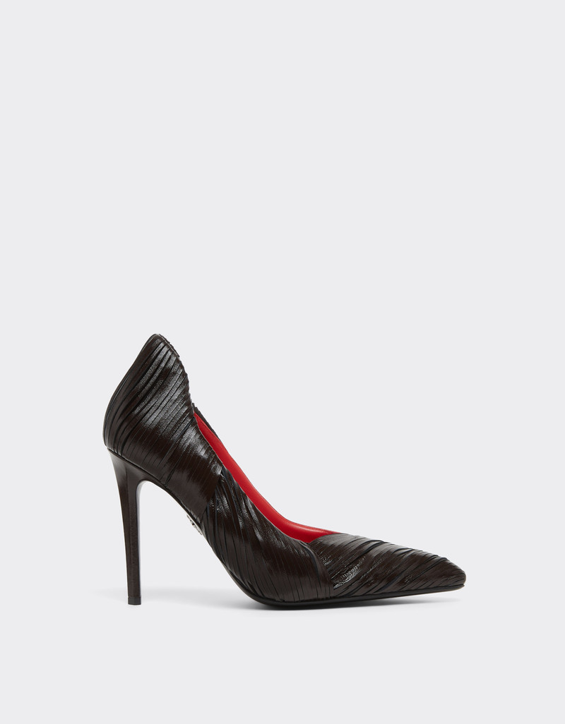Wet-glossy leather pumps 1
