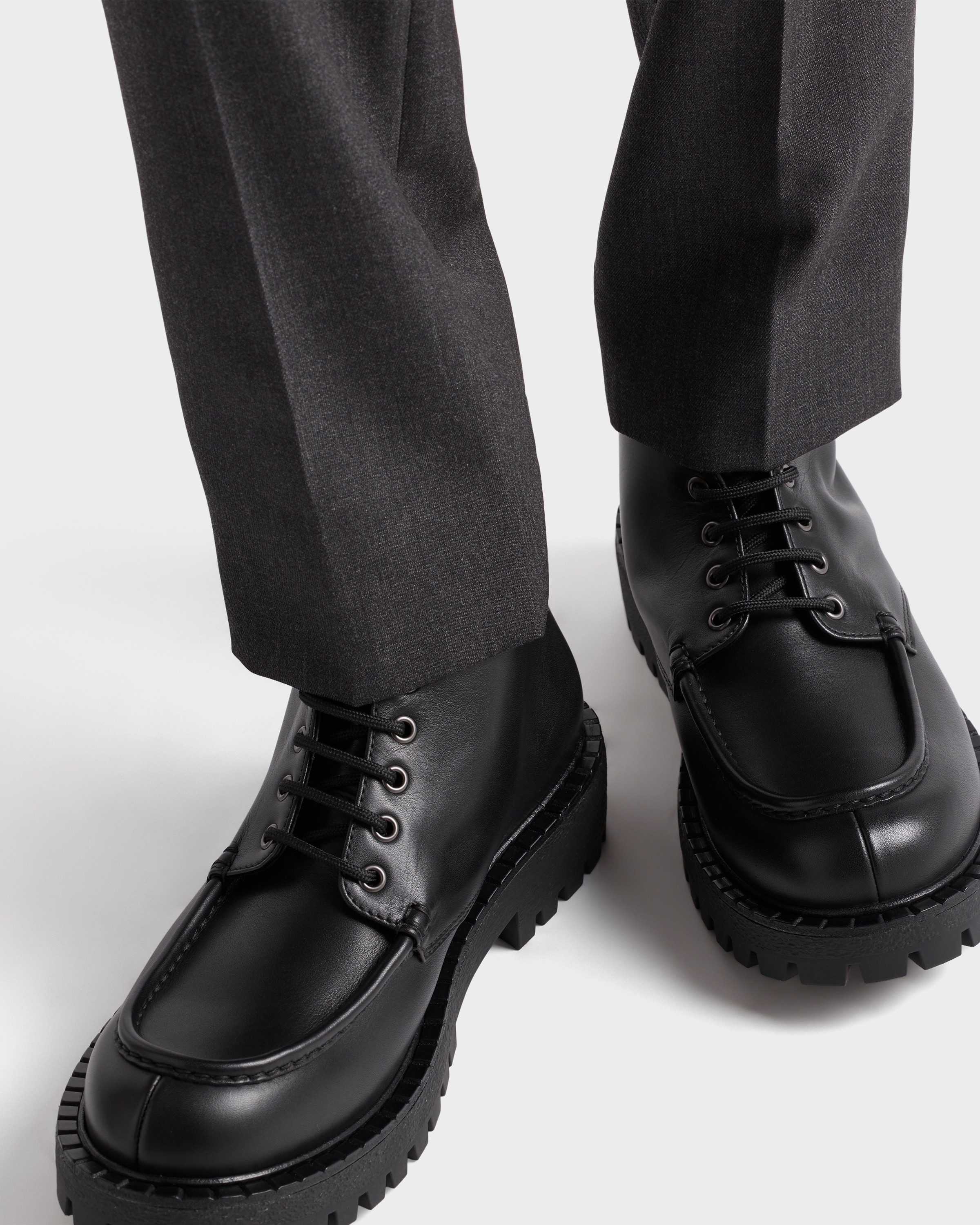 Laced leather booties - 3