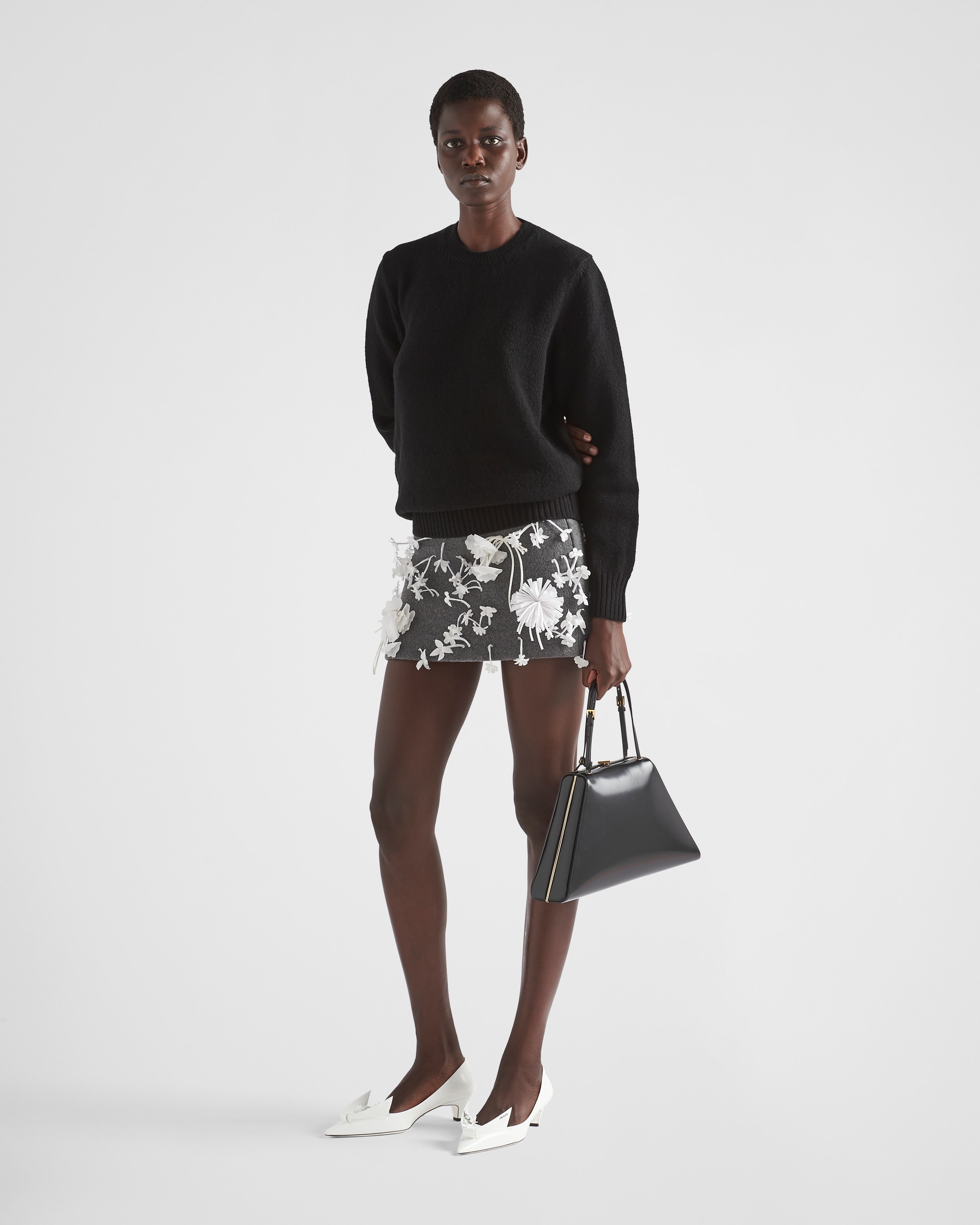 【希少】PRADA Low-rise velour miniskirt ミニスカート ベロア Prada Flower-Embroidered Velour Mini Skirt | bergdorfgoodman