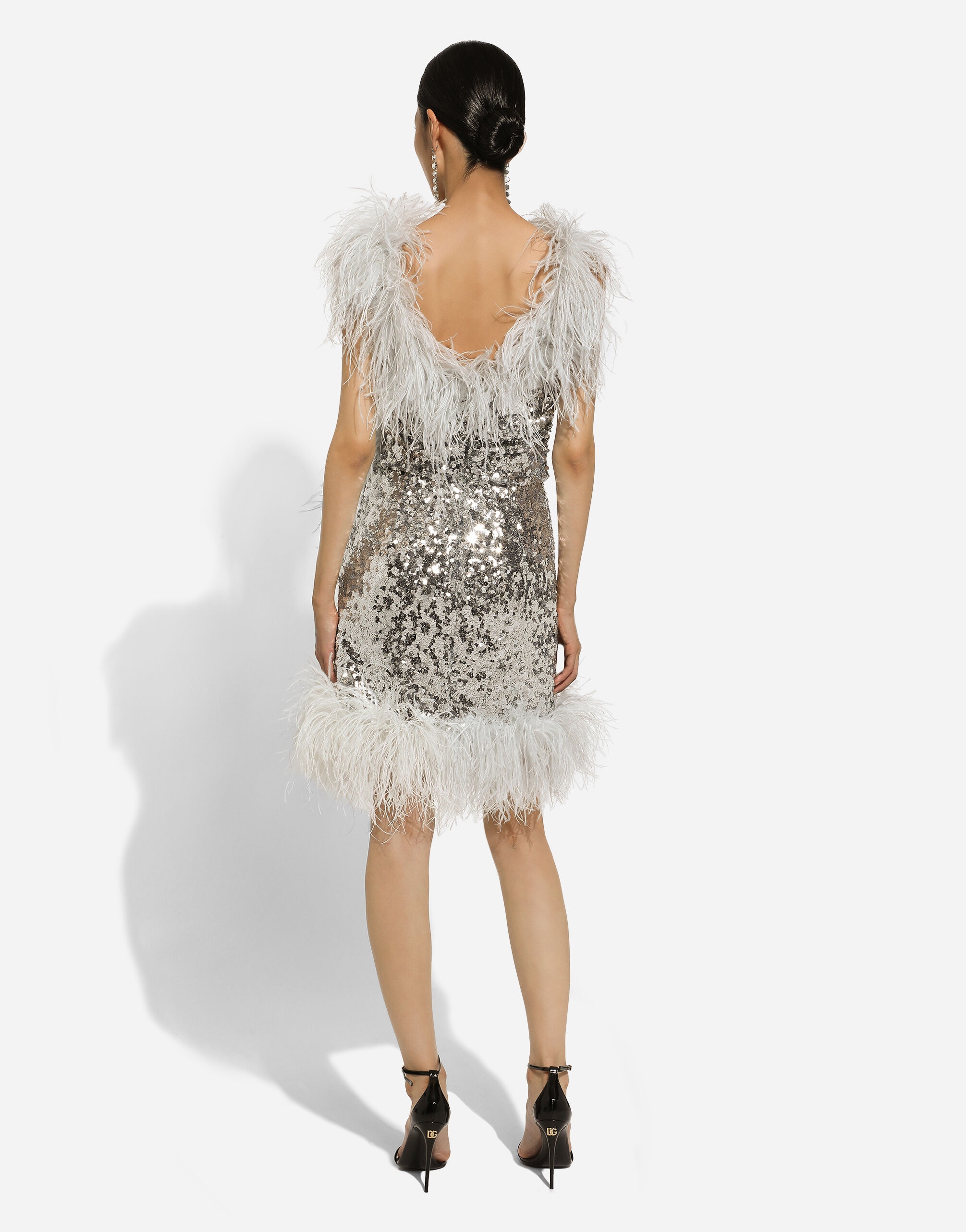 Short sequined wrap dress with feather trims - 3