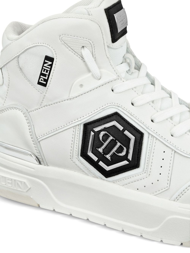 Predator sneakers 4
