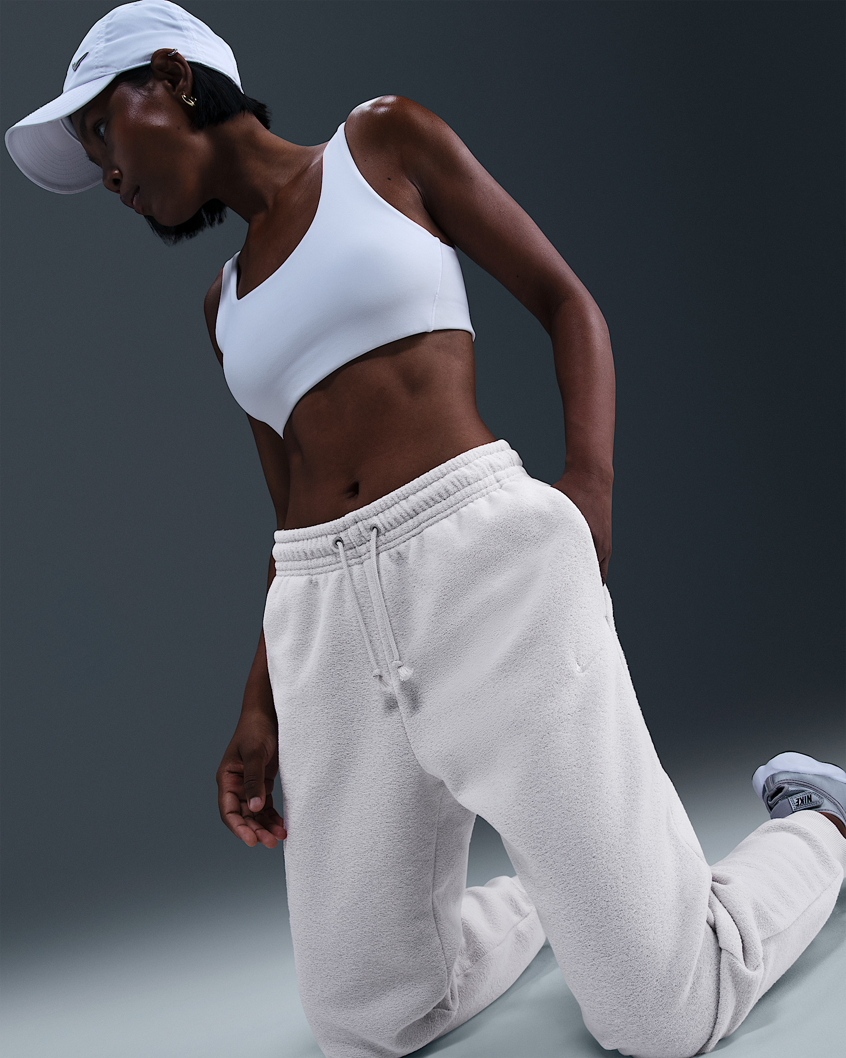 Nike Sportswear Phoenix Plush Women's Mid-Rise Cozy Fleece Pants - 5
