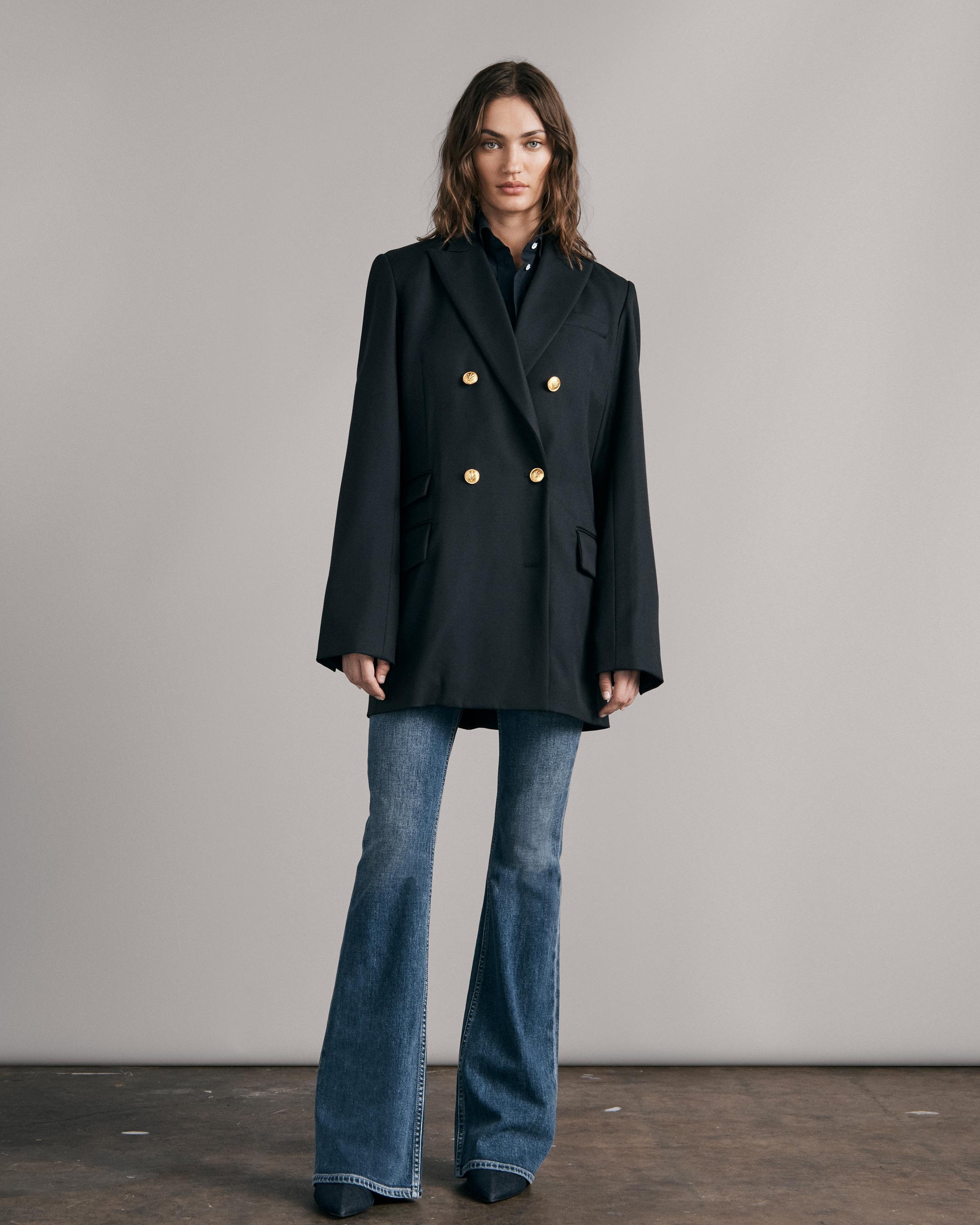 Simmons Twill Blazer
Oversized Fit Blazer - 2