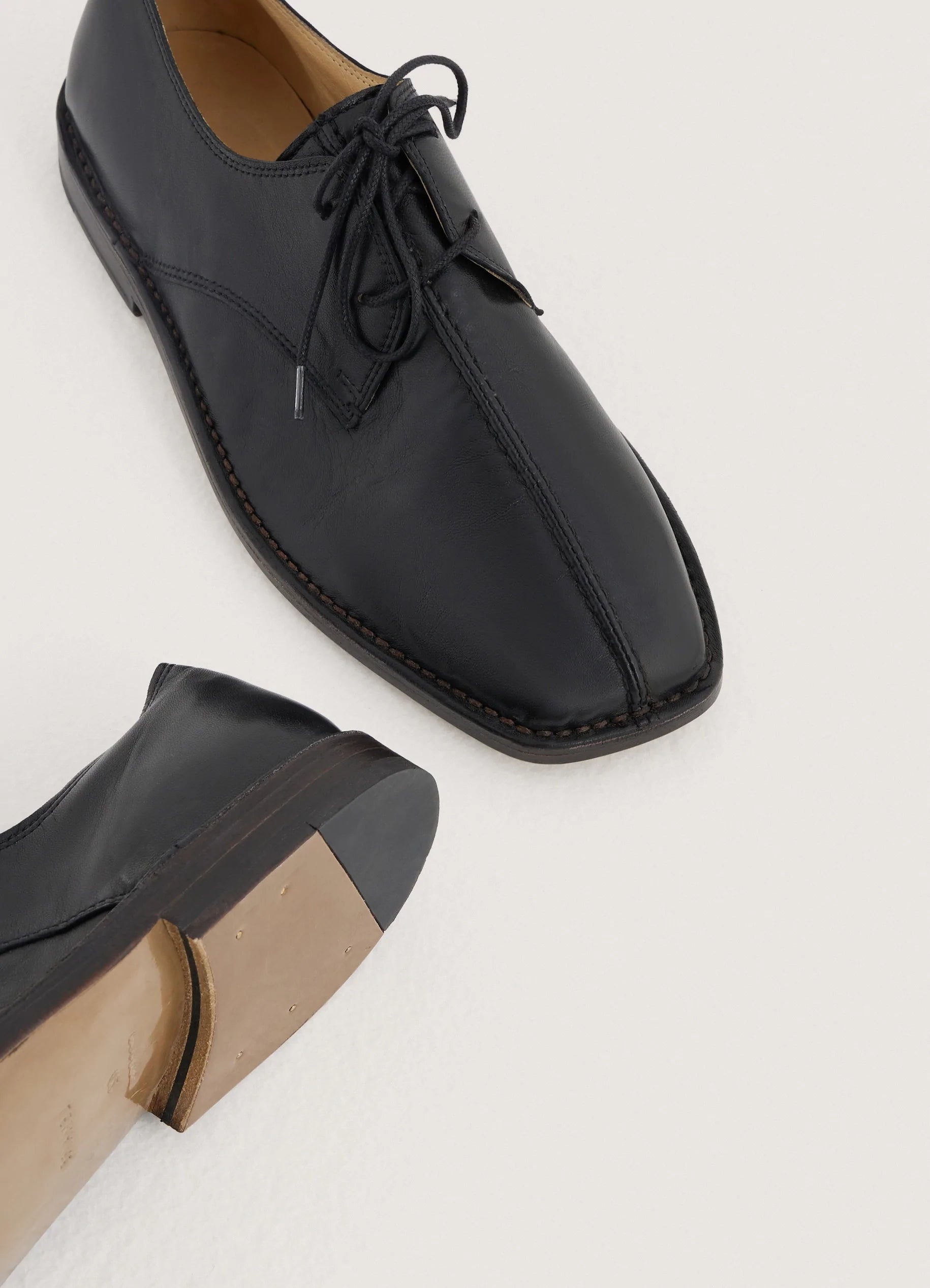 FLAT LACED DERBY
SHINY NAPPA LEATHER - 8