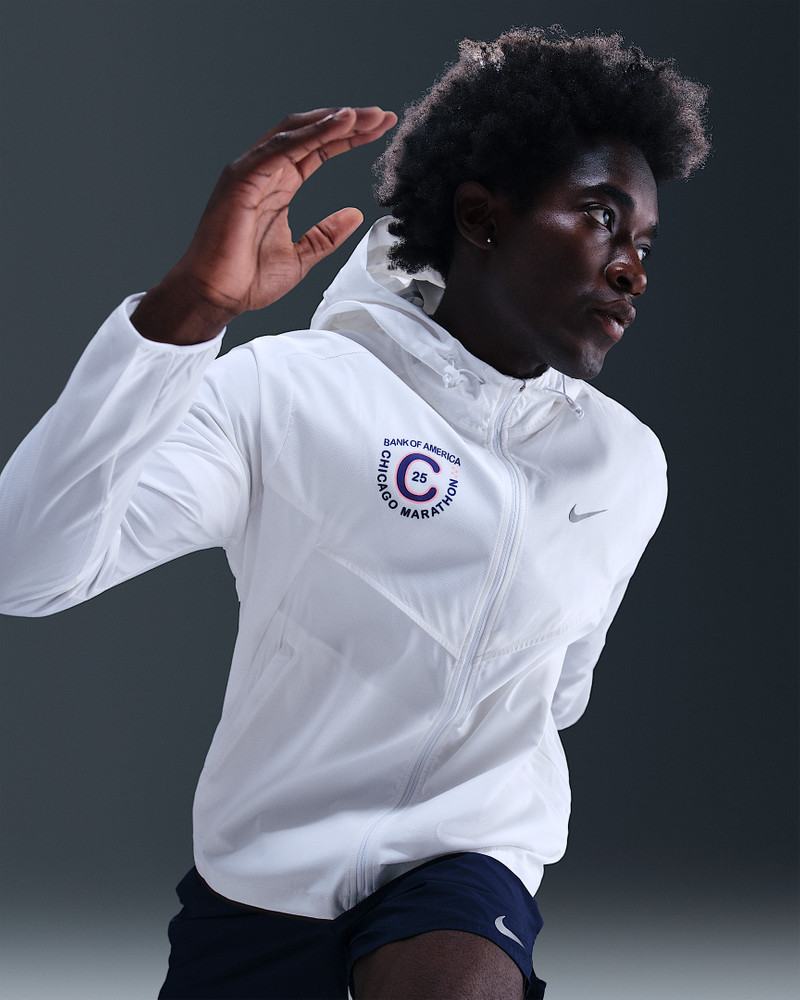 Nike Impossibly Light Men's Hooded Running Jacket 3