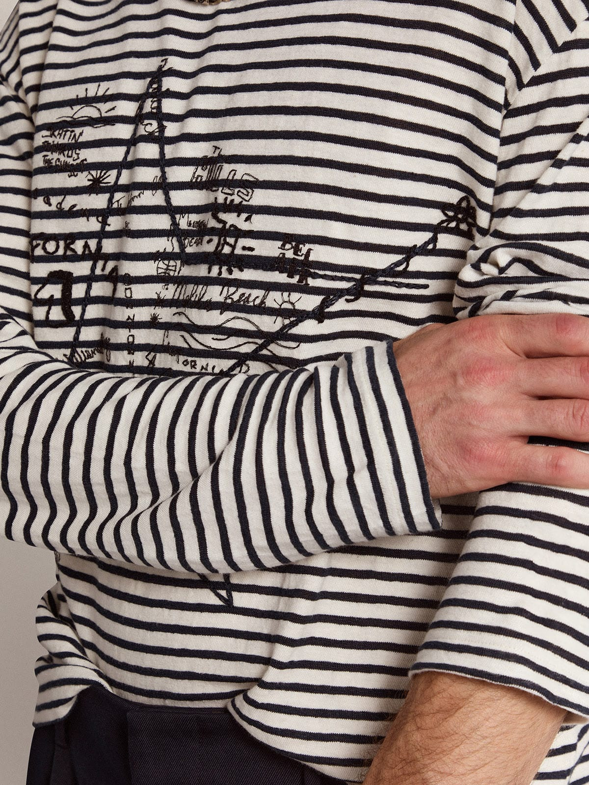 Men's T-shirt with white and blue stripes and embroidery on the front - 5
