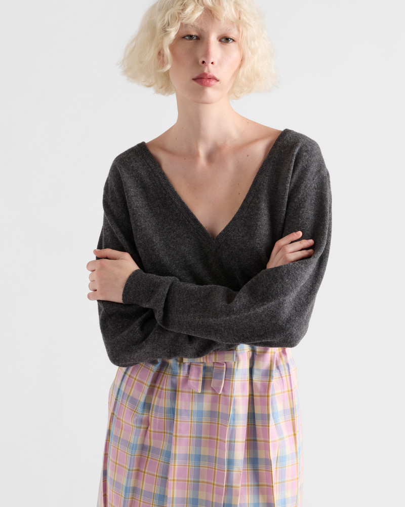 Cashmere V-neck sweater 3