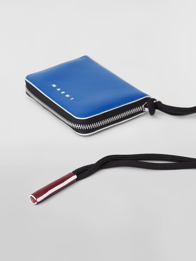 BI-COLOURED BLUE AND BORDEAUX CALFSKIN MUSEO WALLET WITH SHOULDER STRAP - 4