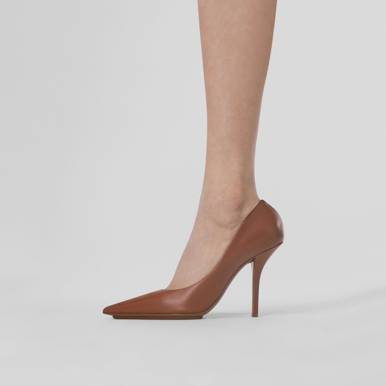 Eyelet Detail Leather Point-toe Pumps - 3