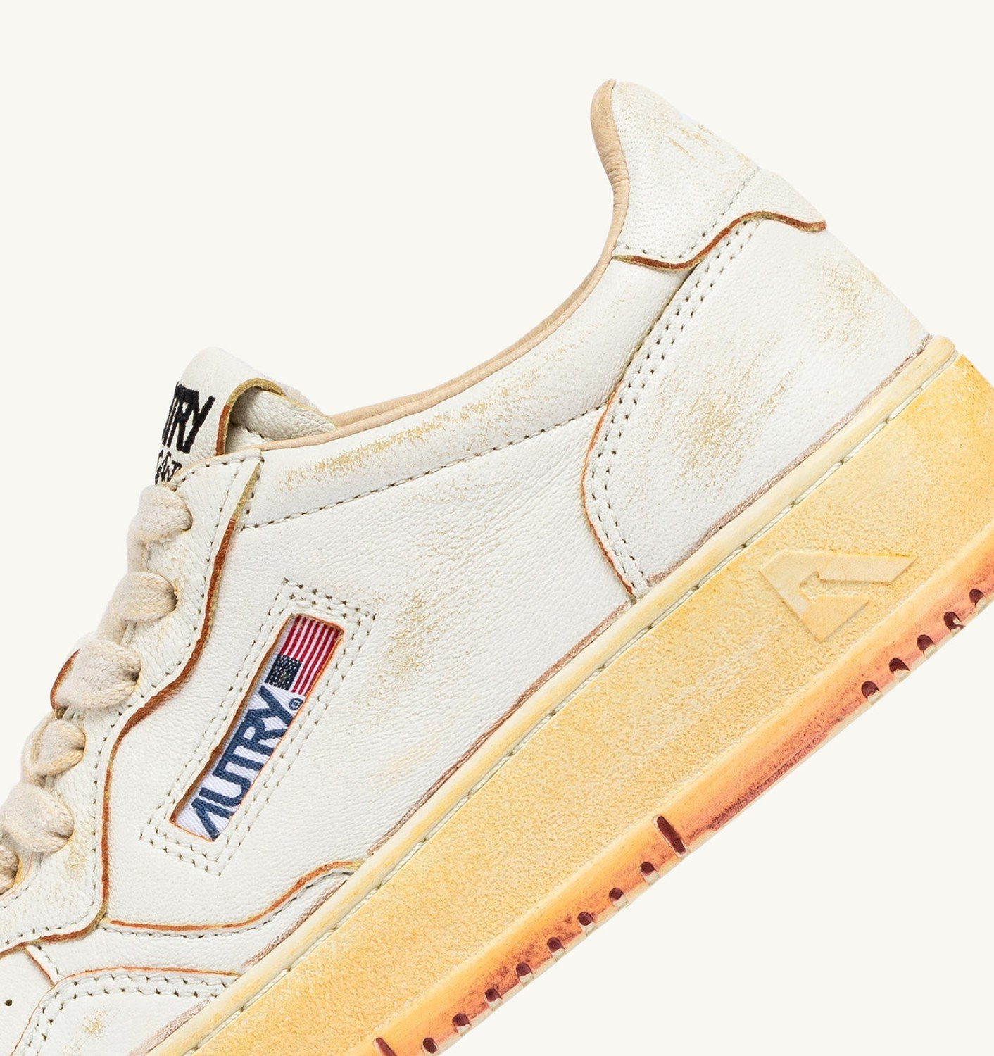 MEDALIST LOW SUPER VINTAGE SNEAKERS IN WHITE SCRUBBED LEATHER - 6