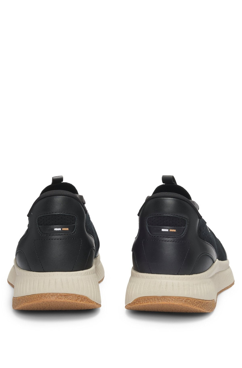 FISHBONE SOLE 및 SIGNATURE ACCENTS와 MIXED-MATERIAL TRAINERS 5