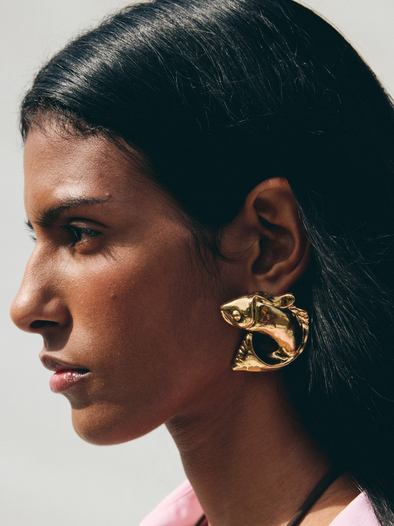 JACQUEMUS The Poisson earrings outlook