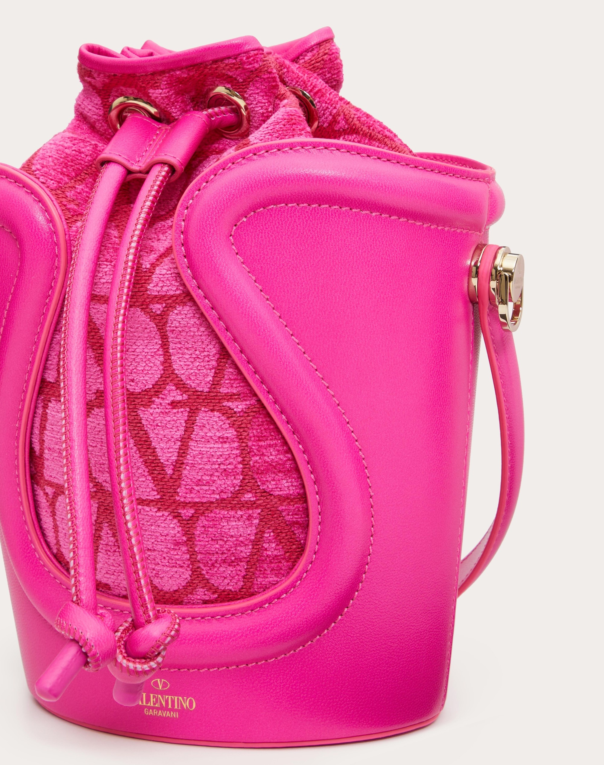 Valentino LE CINQUIEME TOILE ICONOGRAPHE BUCKET BAG | REVERSIBLE
