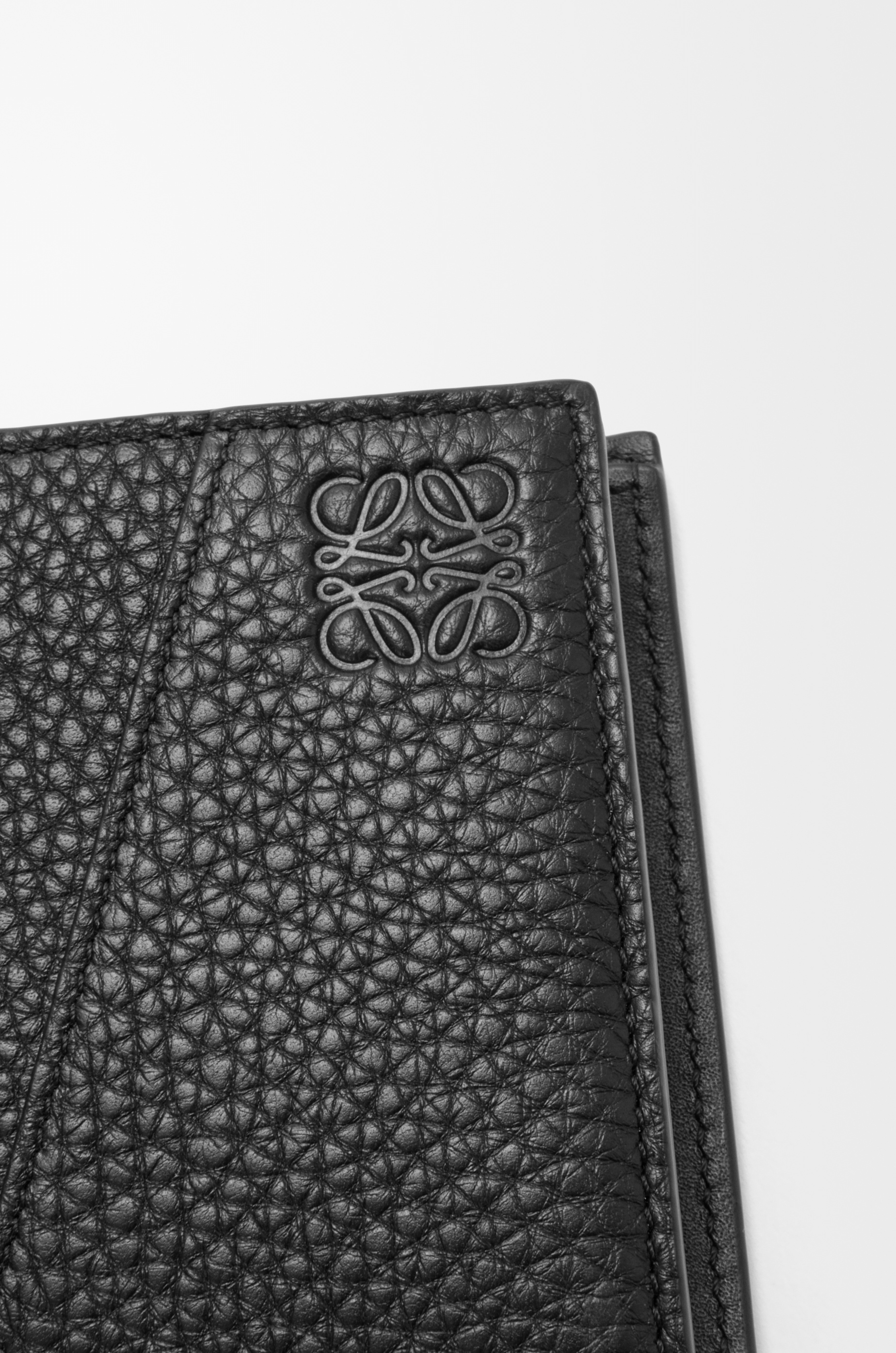 Puzzle bifold wallet in supple grained calfskin - 5