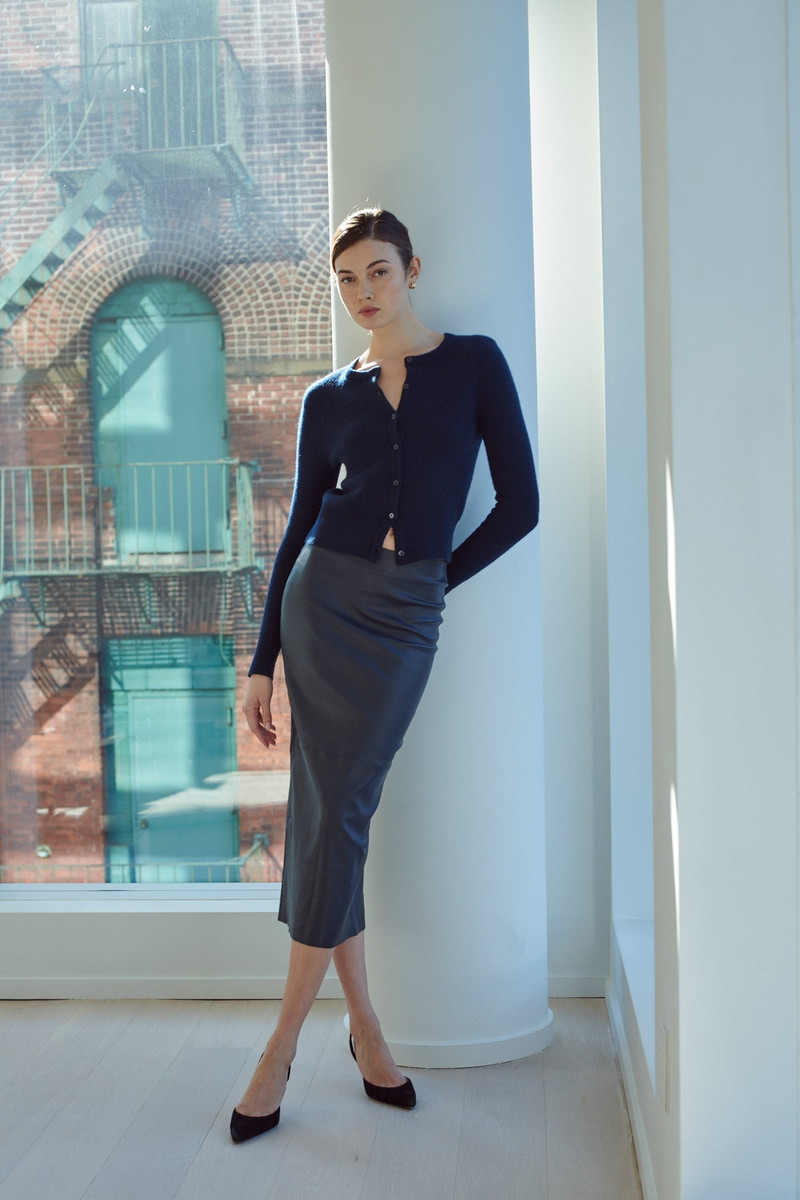 SPRWMN NAVY CASHMERE BABY CARDIGAN outlook