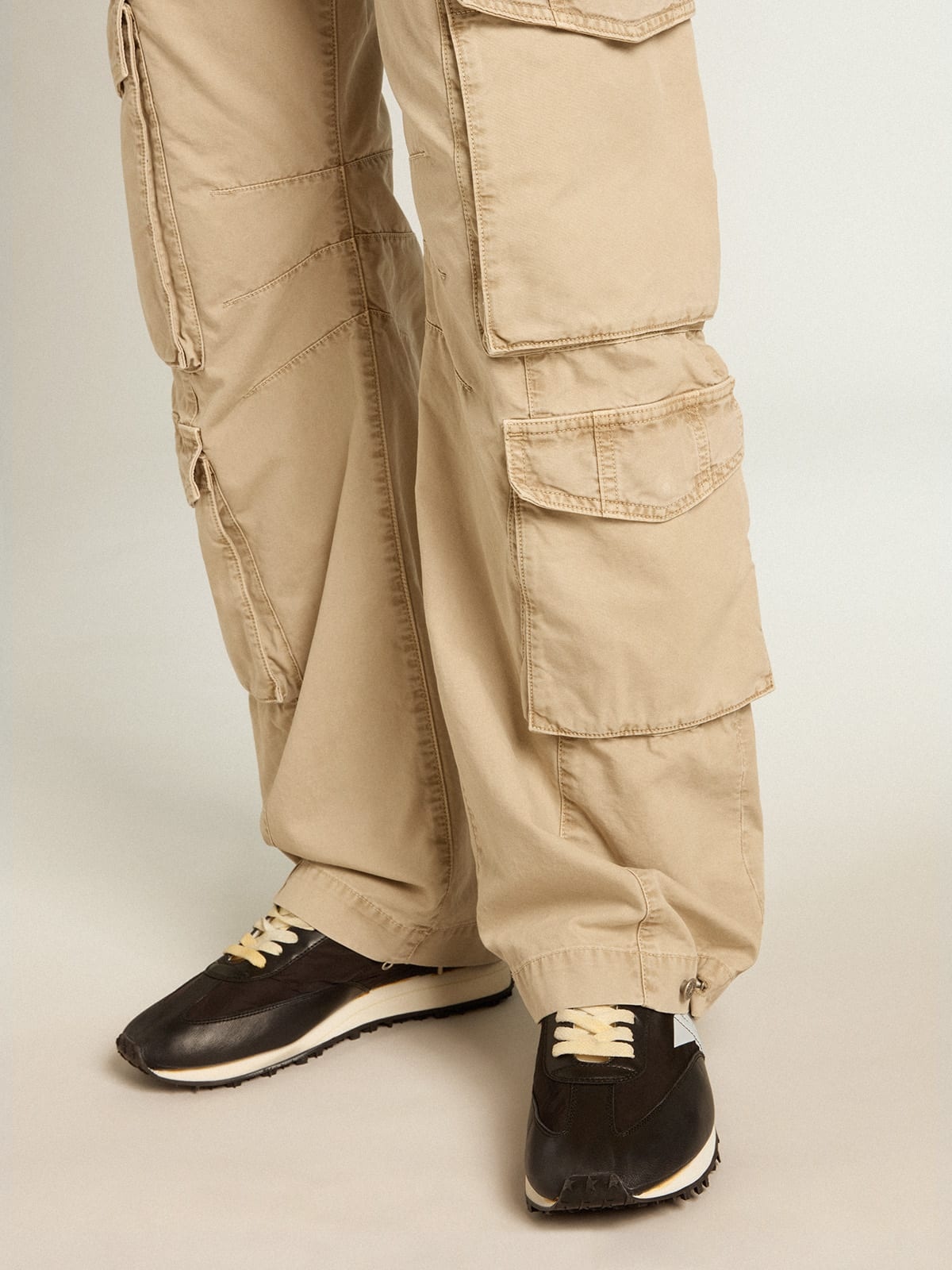 Men's khaki-colored cotton cargo pants - 5