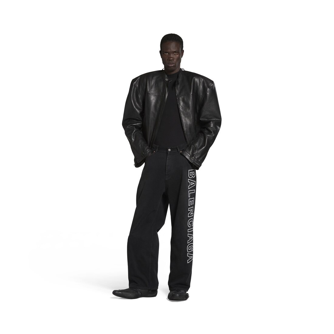 Outline Baggy Pants in Black - 2
