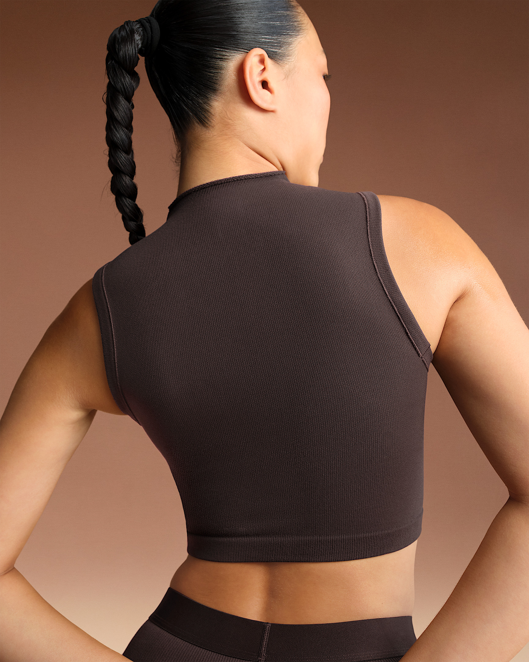 NikeSKIMS Vintage Seamless Women's Mock-Neck Long-Line Bra - 2