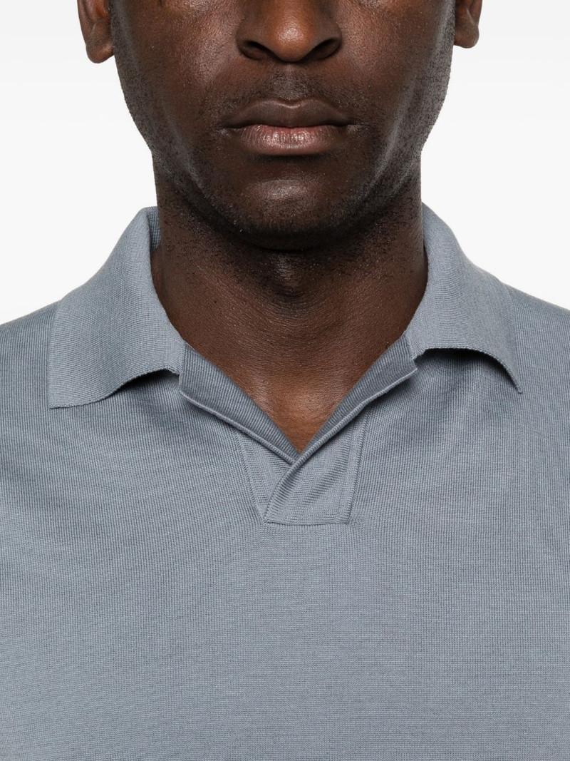 revere-collar T-shirt 5