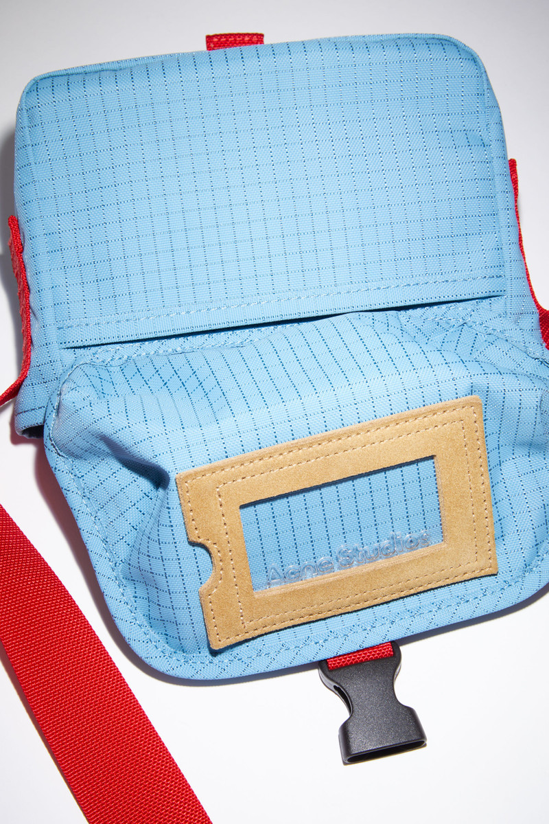 MINI NYLON MESSENGER BAG - Pale blue/red 6