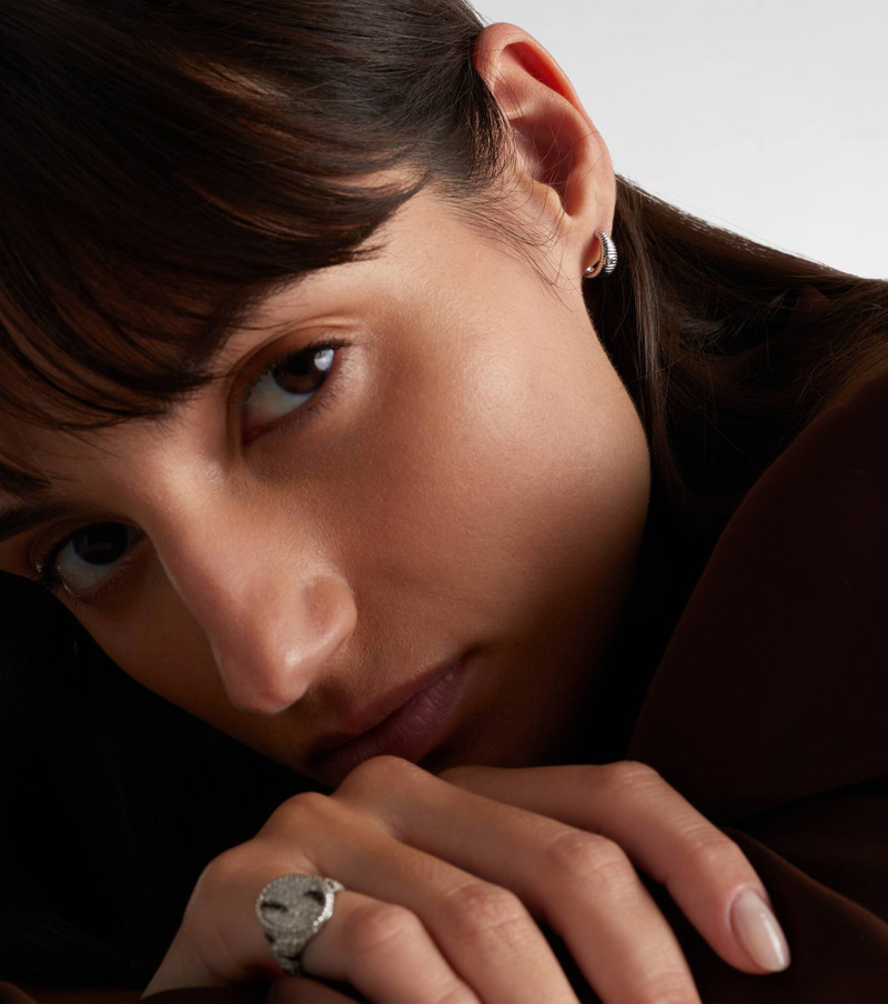 Yvonne Léon Berlingot Nano 9kt white gold hoop earrings with diamonds outlook