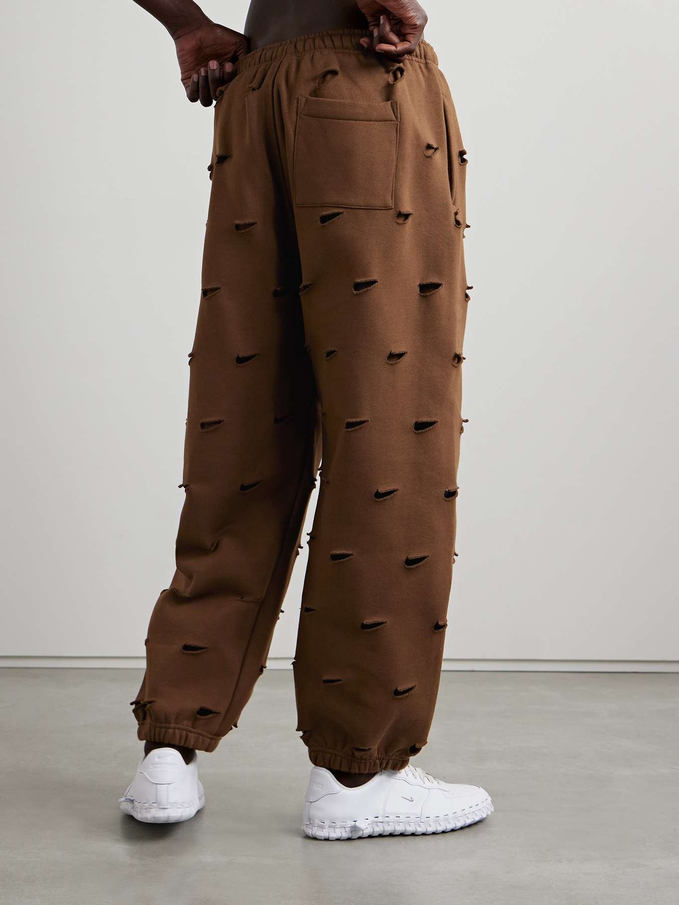 + Jacquemus cutout cotton-blend jersey track pants - 4