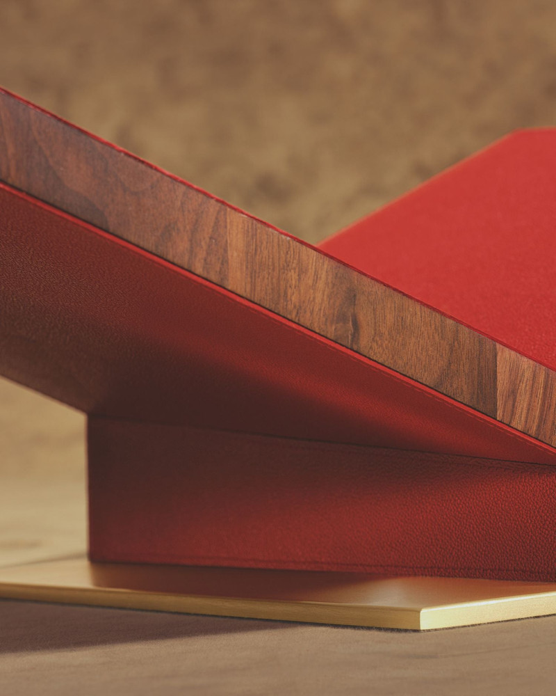 ASSOULINE Collector Classic Bookstand - Red outlook