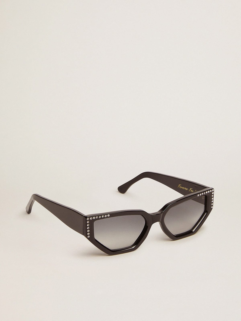Sunglasses rectangular model with black frame and crystals 1