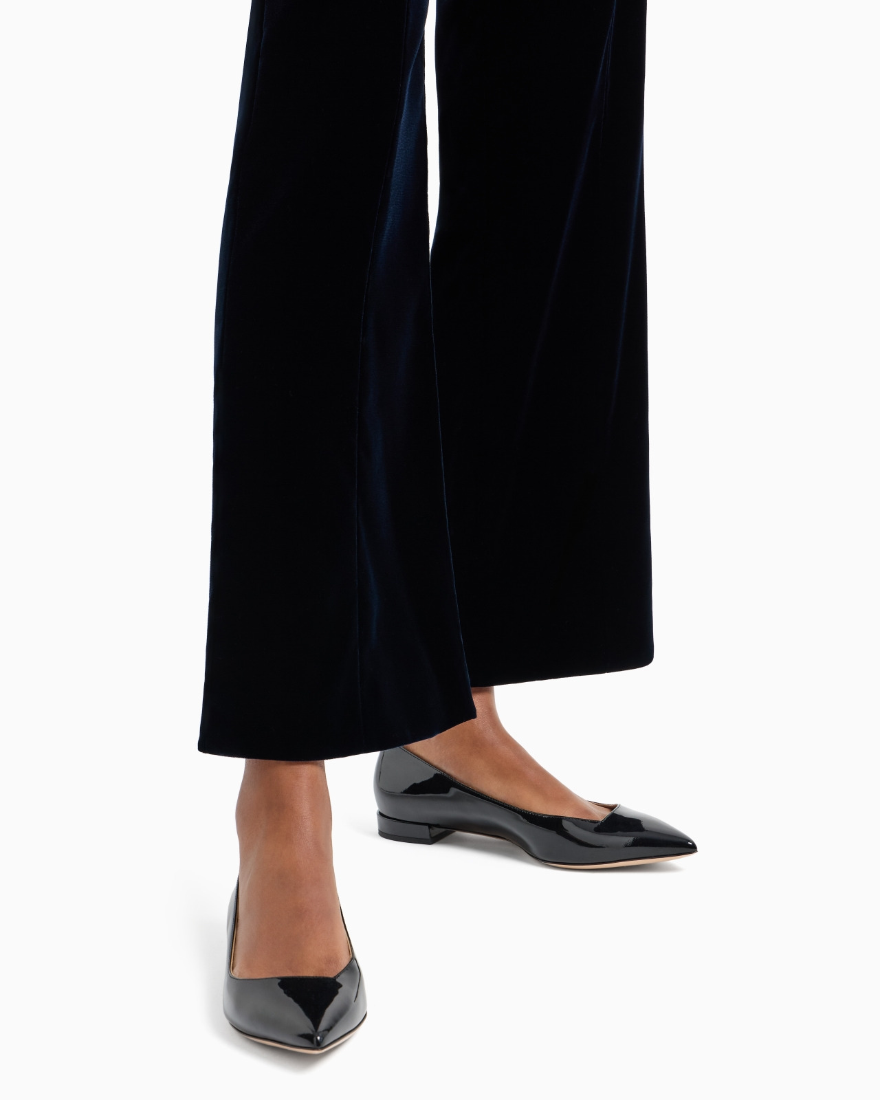 Cropped trousers in velvet - 6