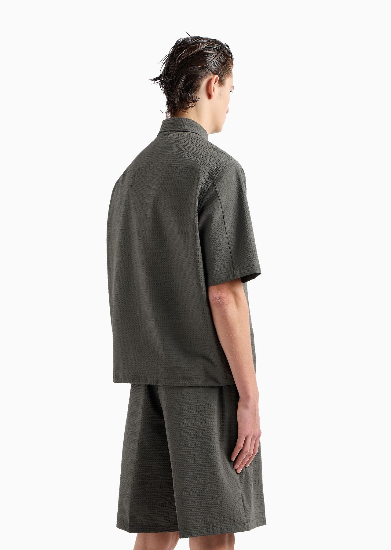 Short-sleeved oversized shirt in technical seersucker - 5